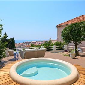 2-Bedroom Sea view Apartment with jacuzzi and Dubrovnik old town views, Sleeps 4